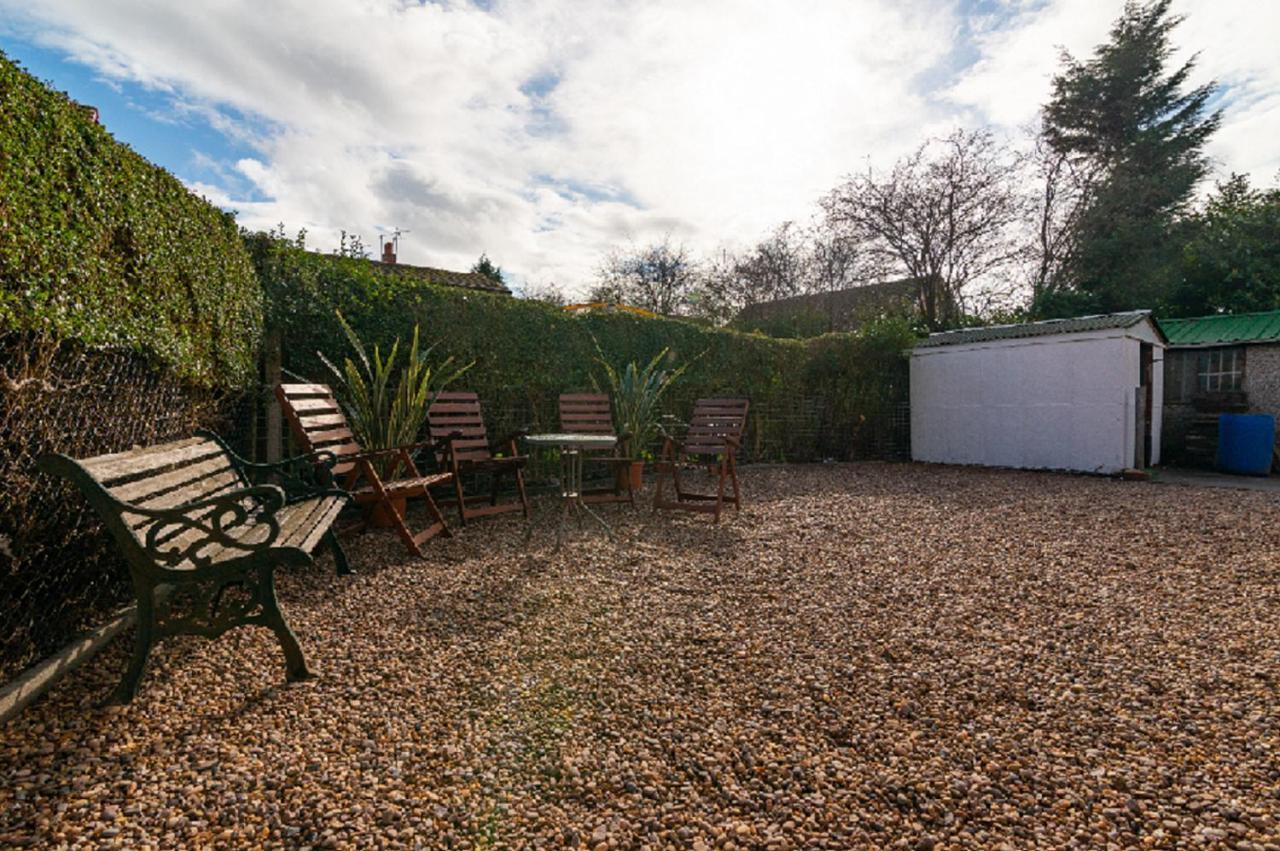 Beautiful 6 Bedroom Holiday Home, Manchester Wythenshawe Buitenkant foto